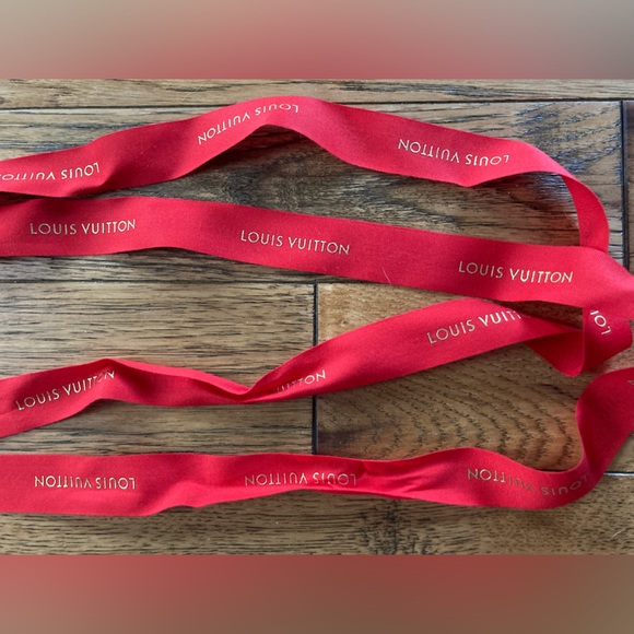 Louis Vuitton authentic red holiday gift wrap ribbon 5 feet long - Picture 6 of 7